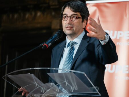 Sever Voinescu, conferință la Timișoara despre manipularea politică a creștinismului