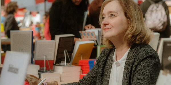 Corina Ozon la Salon de Livre Paris Foto Jidvei